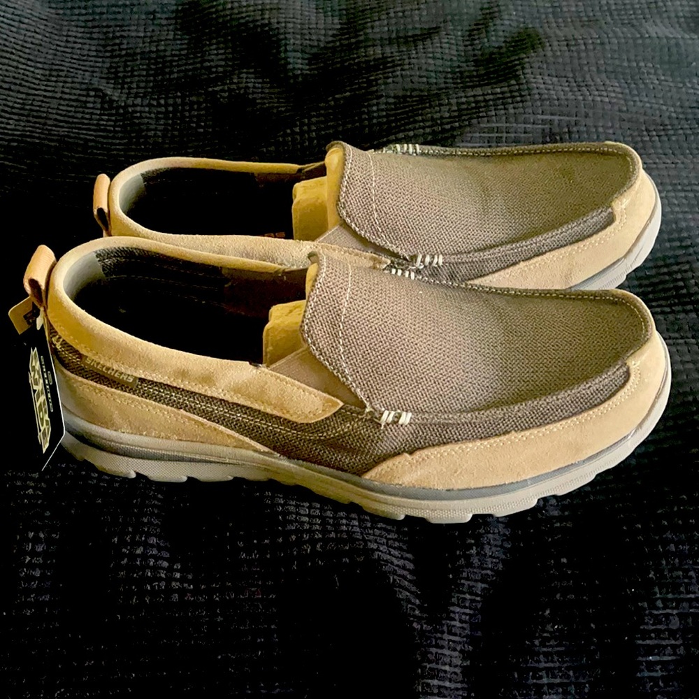 Men’s wide fit Sketchers slip on shoe